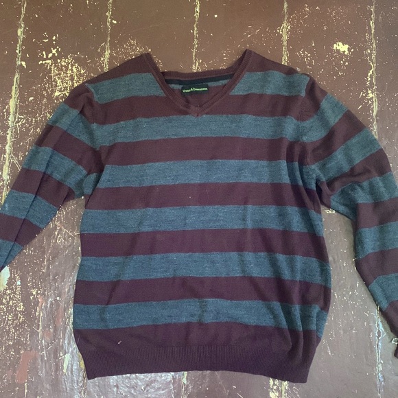 v neck sweater! - Picture 1 of 1